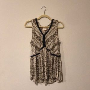 dressy sleeveless shirt